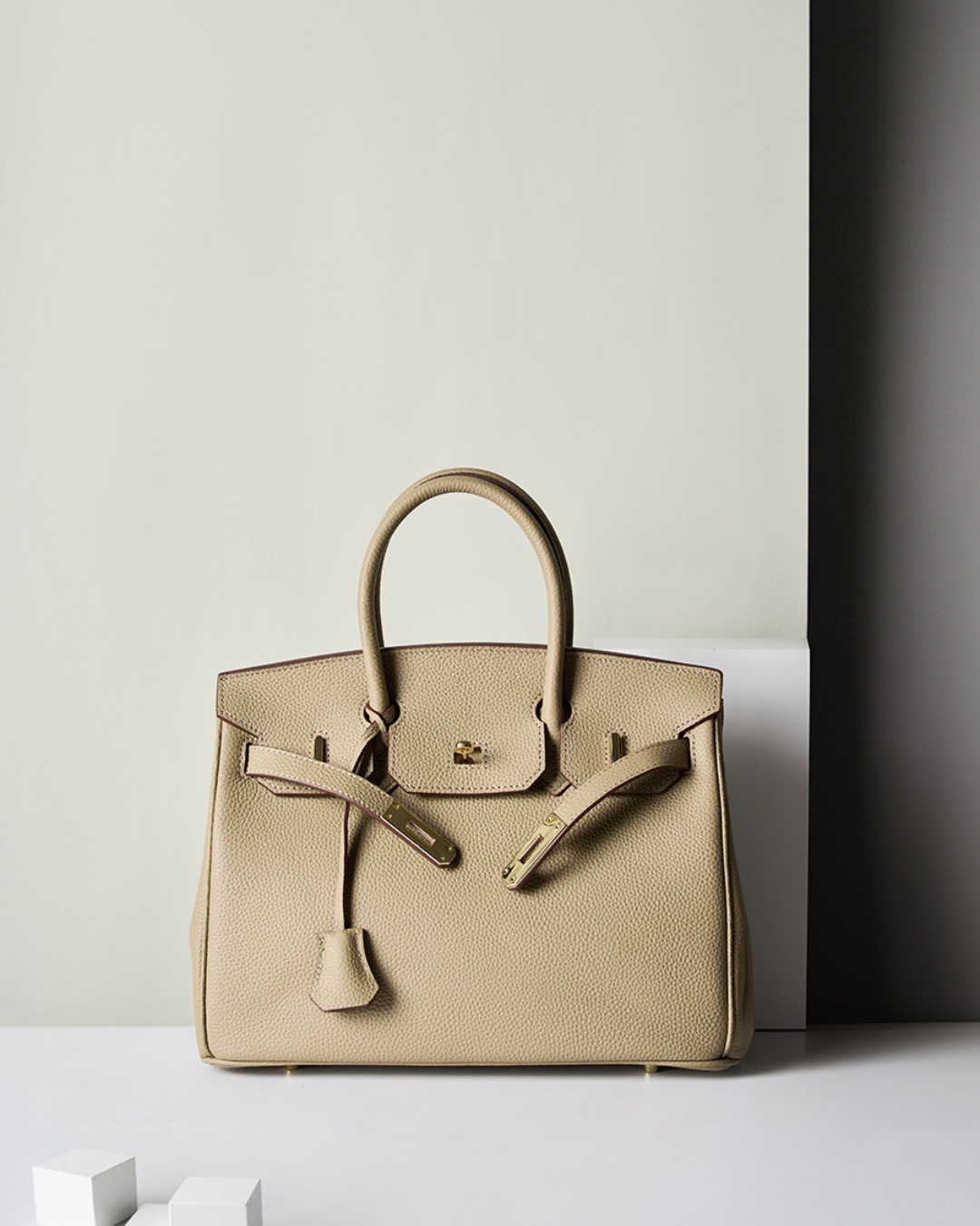 Avellie AURA Premium leather bag | Modern and elegant design