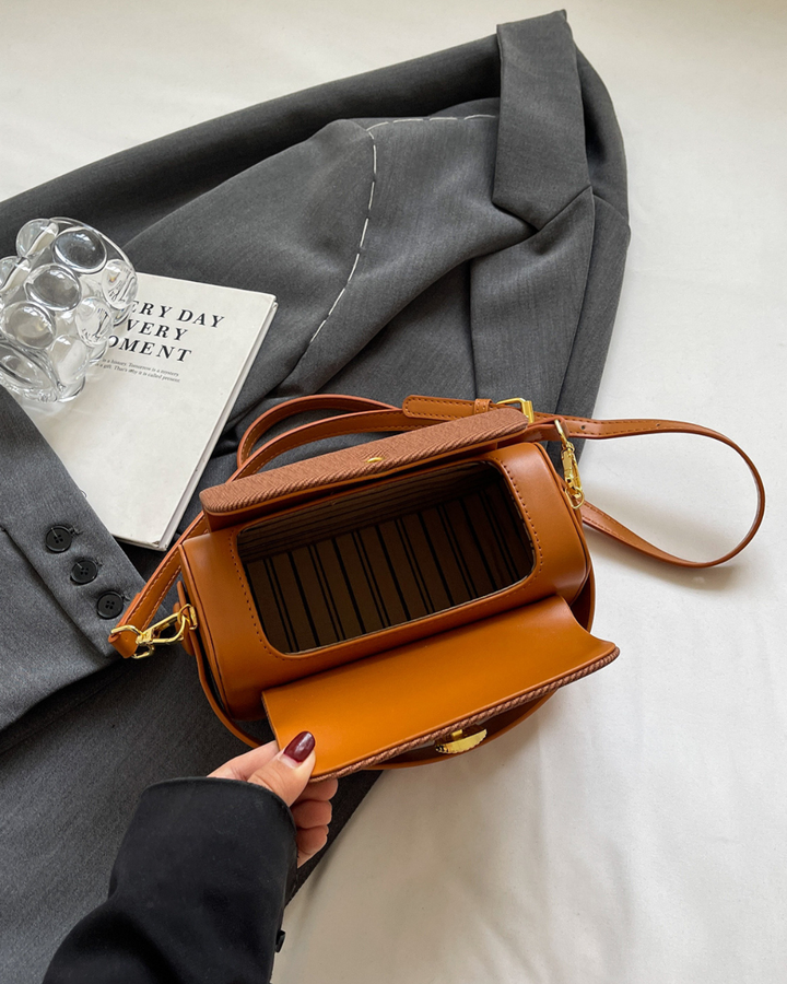 Avellie Retro II shoulder bag with coloured fabric flap | Elegant and functional design