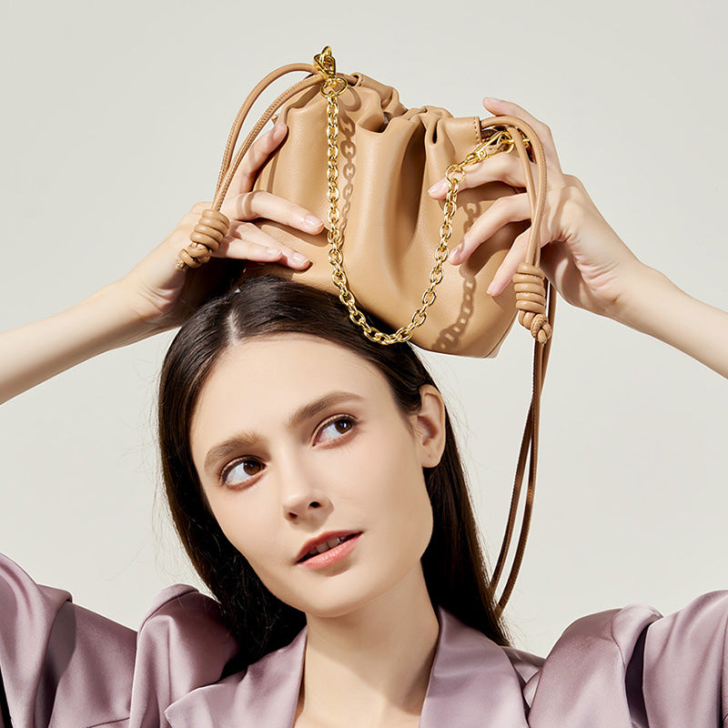 Avellie Soft leather bag with pleats | Refined elegance with golden chain details