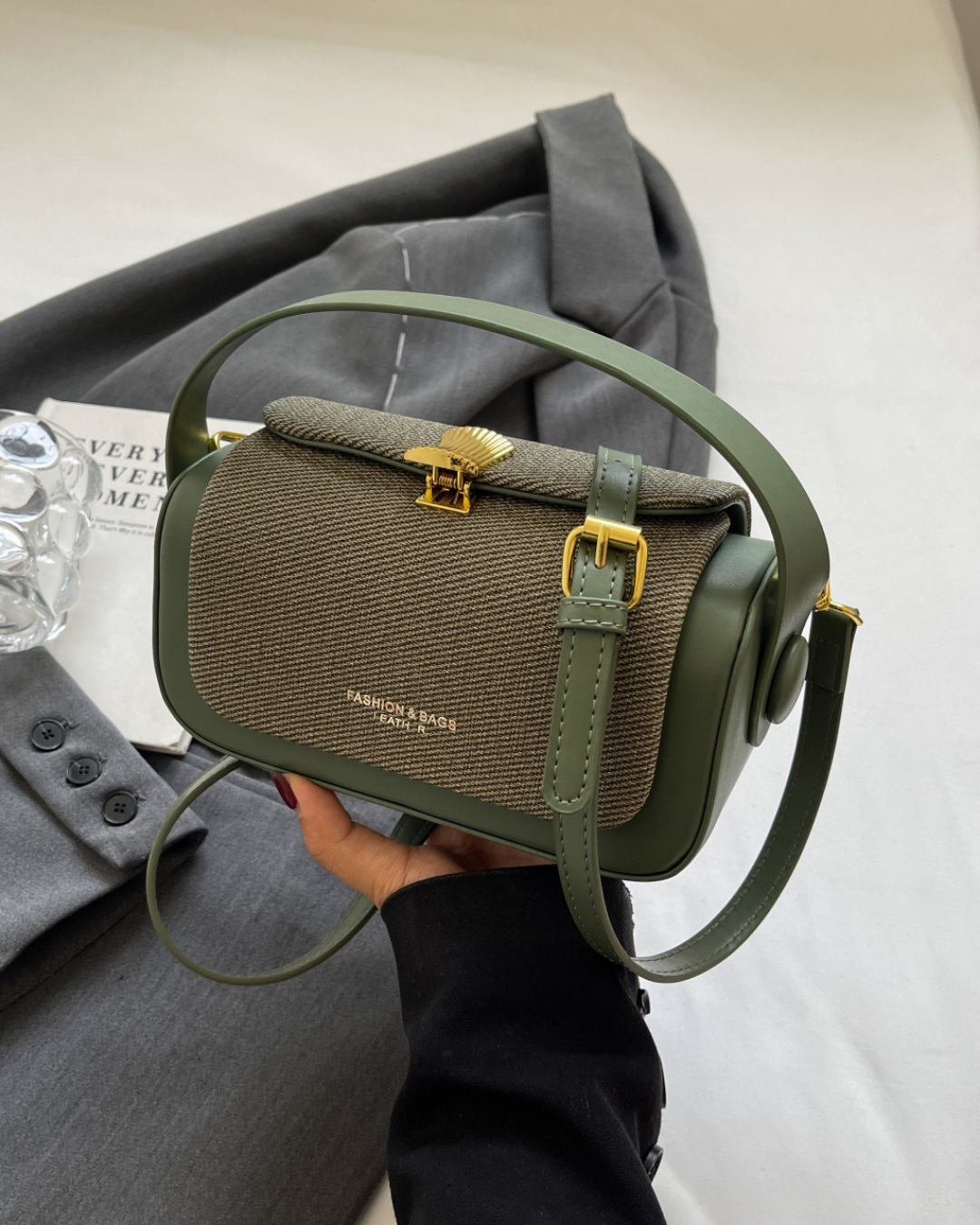 Avellie Retro II shoulder bag with coloured fabric flap | Elegant and functional design