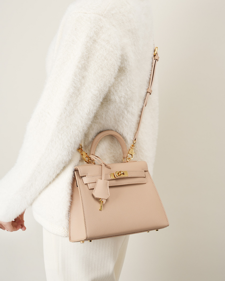 Avellie Classic Allure genuine leather bag | Elegance with gold accessories