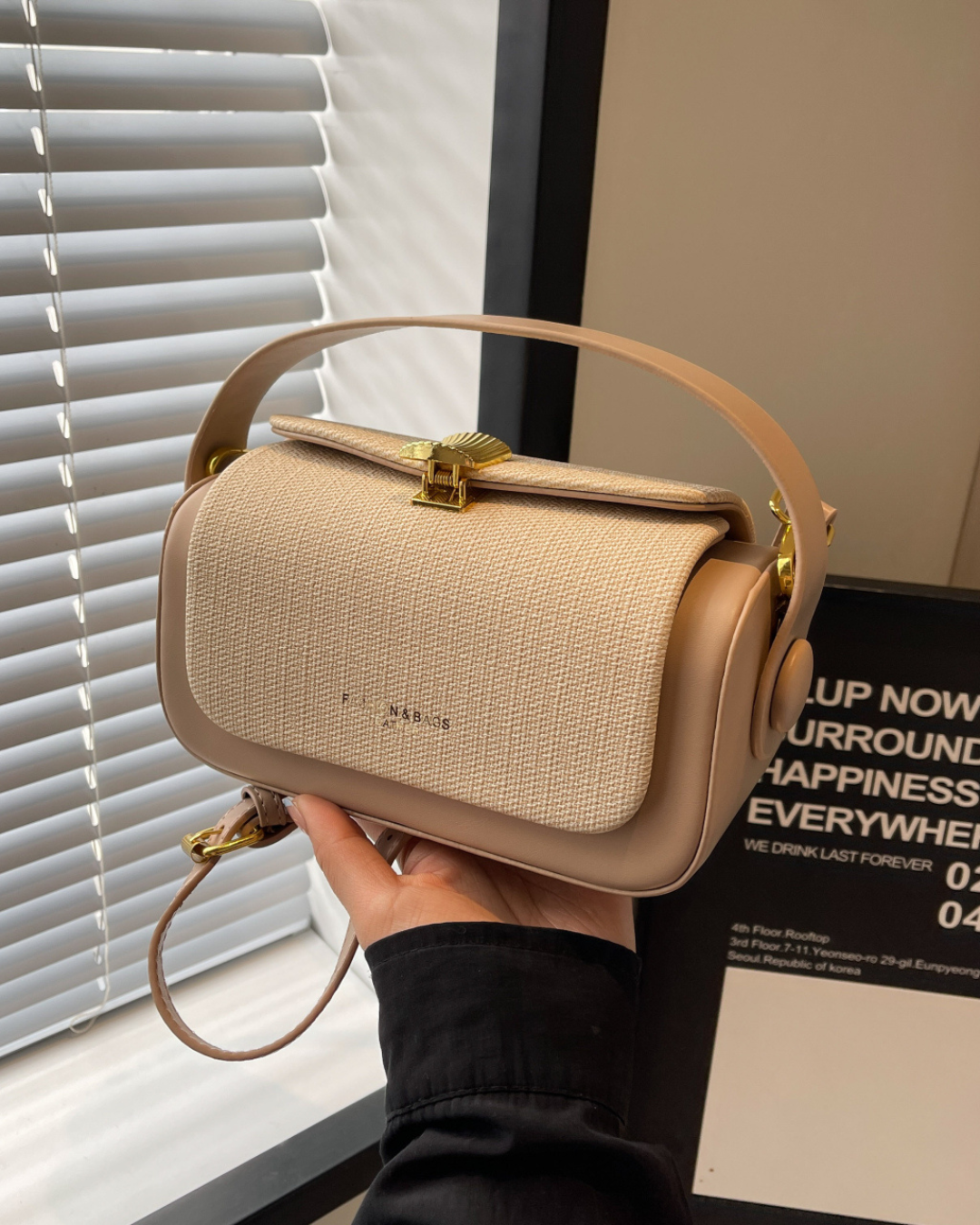 Avellie Retro II shoulder bag with coloured fabric flap | Elegant and functional design