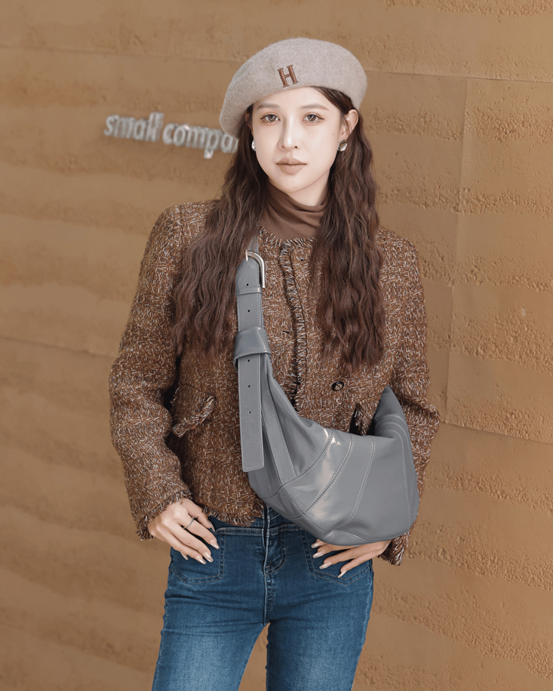 Avellie Banana Curve Lux Leather bag | For everyday use and elegance