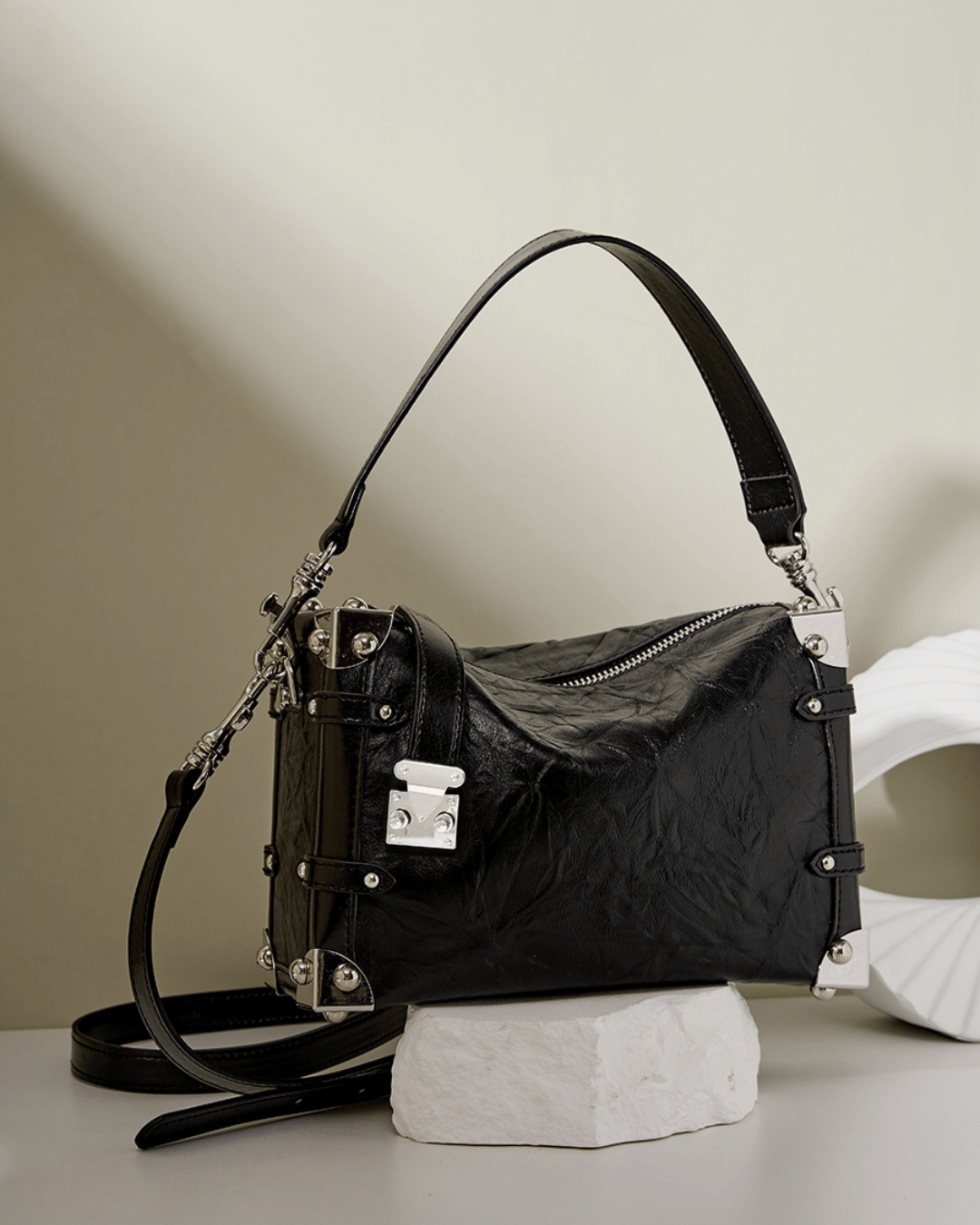 Avellie Silvery Edge wrinkled leather bag | Elegant and original design