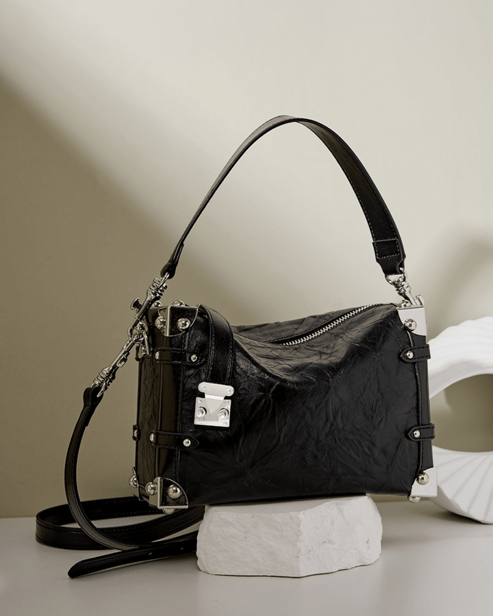 Avellie Silvery Edge wrinkled leather bag | Elegant and original design