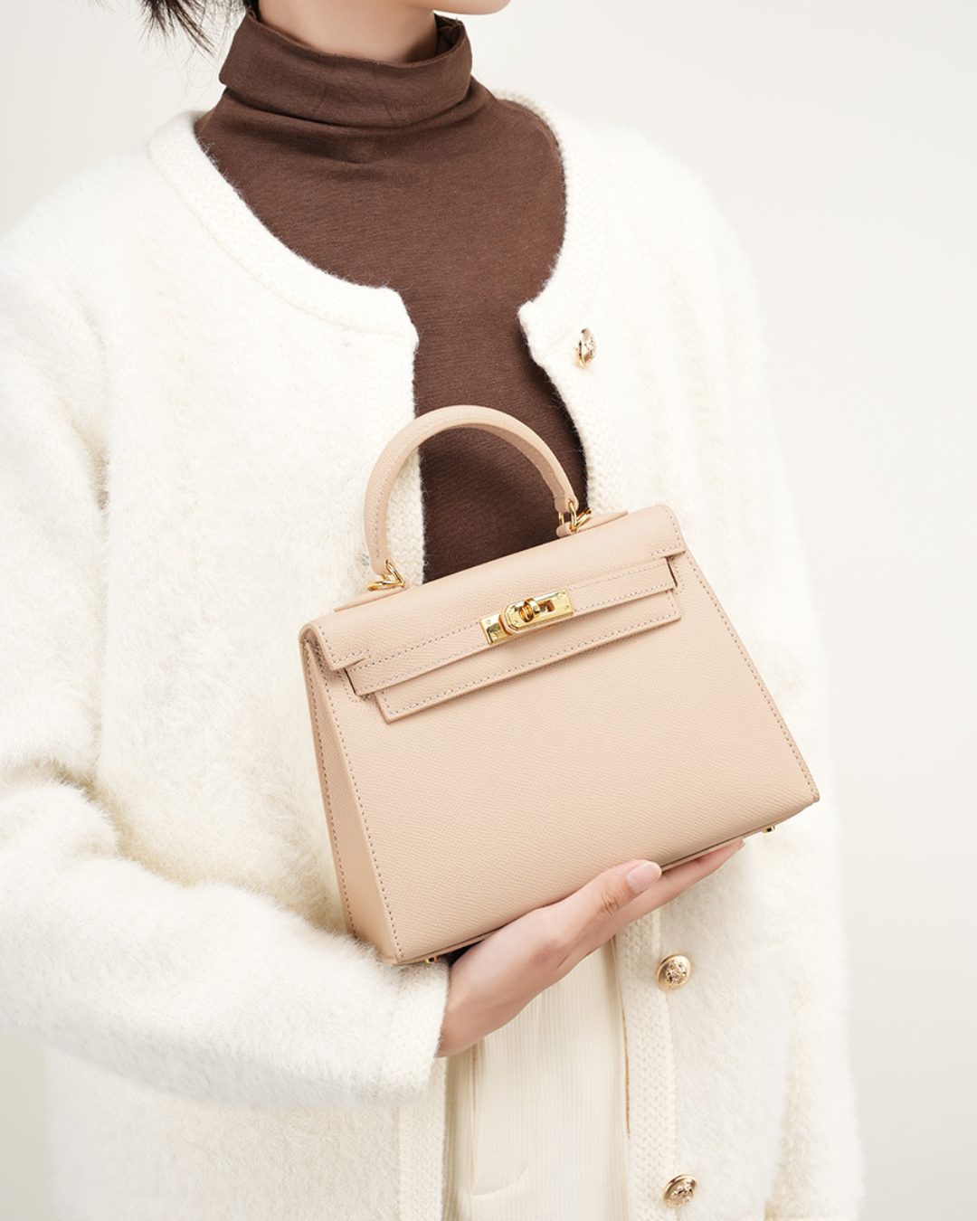 Avellie Classic Allure genuine leather bag | Elegance with gold accessories