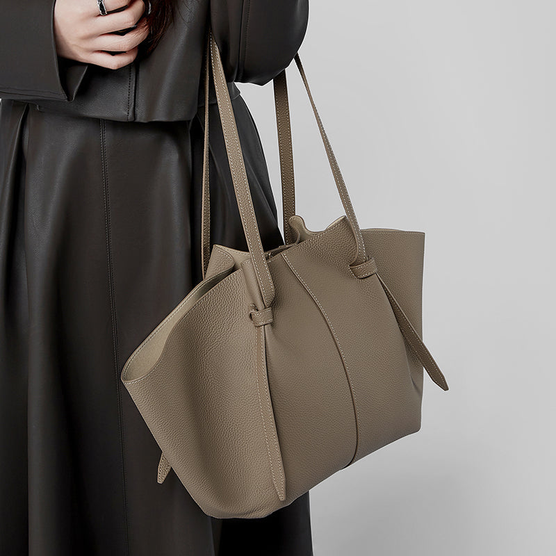 Avellie Glamour Jour Tote | Spacious design, everyday luxury elegance