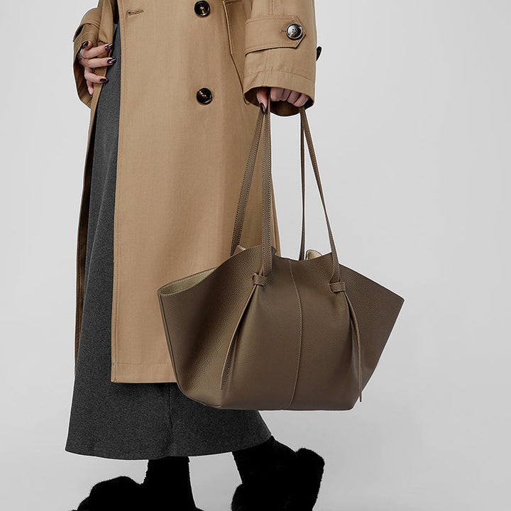 Avellie Glamour Jour Tote | Spacious design, everyday luxury elegance