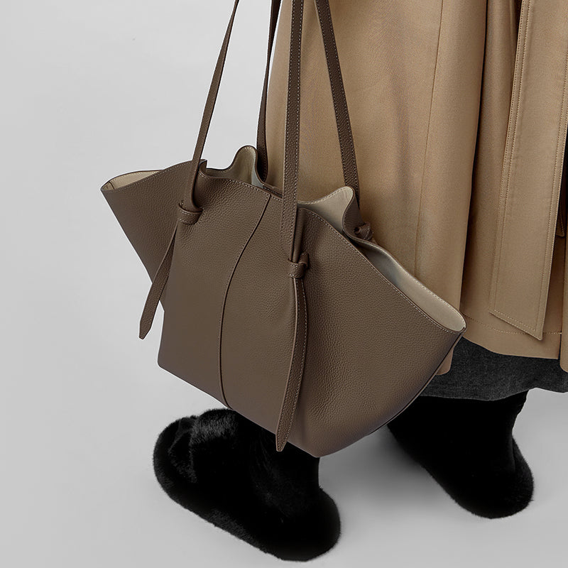 Avellie Glamour Jour Tote | Spacious design, everyday luxury elegance