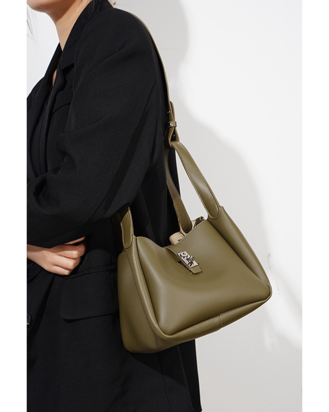 Avellie Lotus Handbag and Shoulder Bag | Modern and Elegant Design