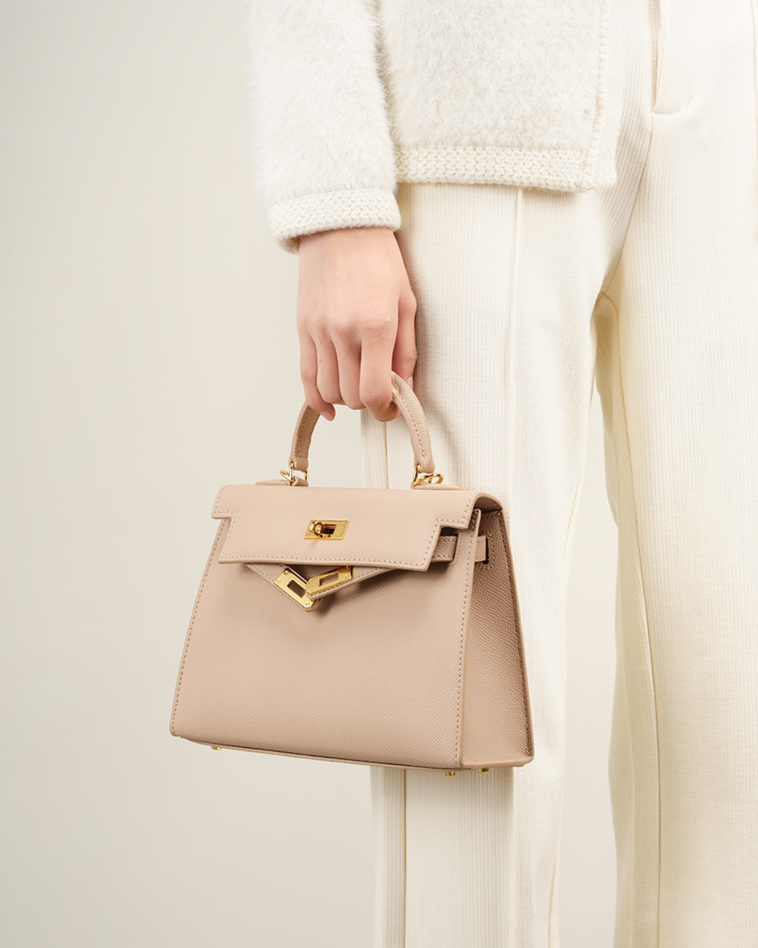 Avellie Classic Allure genuine leather bag | Elegance with gold accessories