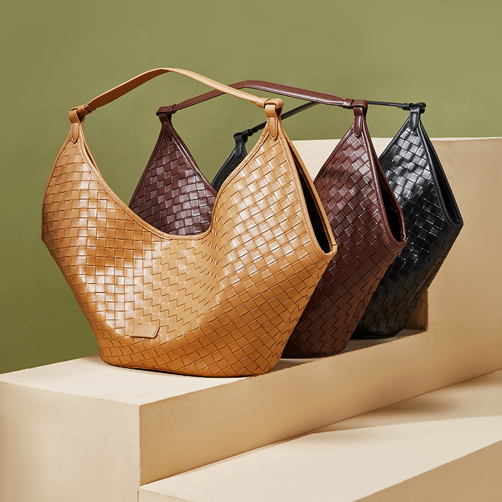 Avellie Braide Élégante Hobo Bag | Spacious and elegant design