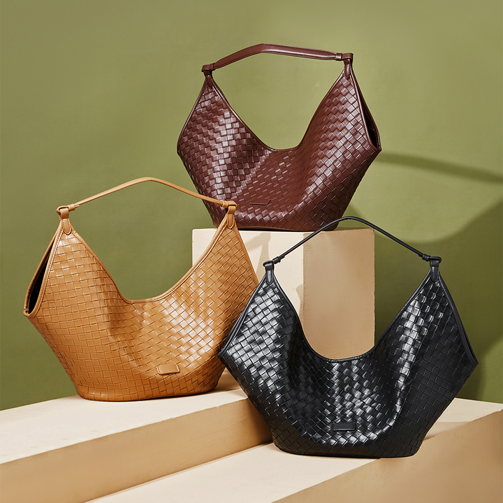 Avellie Braide Élégante Hobo Bag | Spacious and elegant design