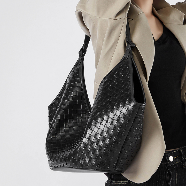 Avellie Braide Élégante Hobo Bag | Spacious and elegant design