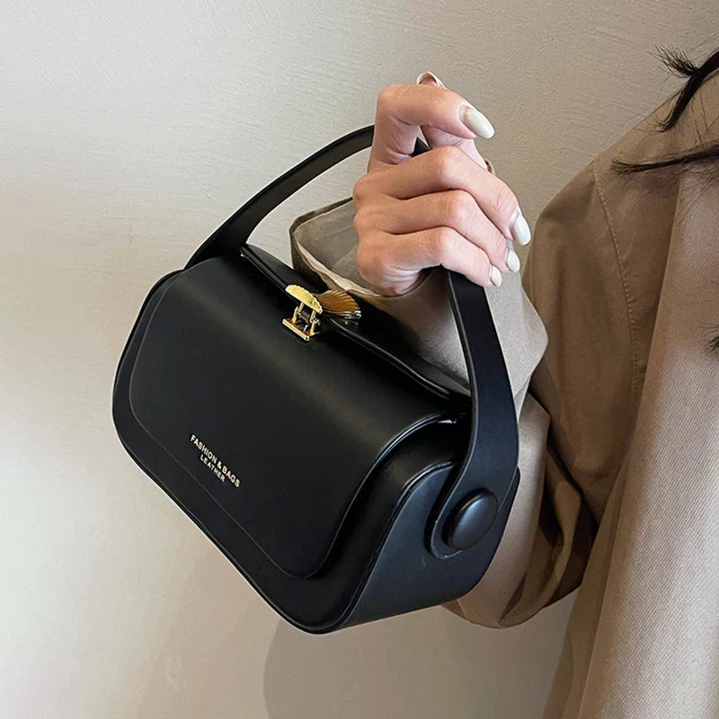 Avellie Handbag and shoulder bag with minimalist retro buckle | Elegant and versatile design