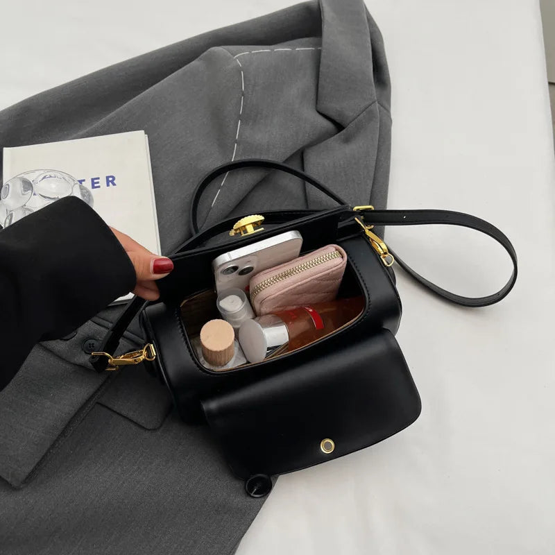 Avellie Handbag and shoulder bag with minimalist retro buckle | Elegant and versatile design
