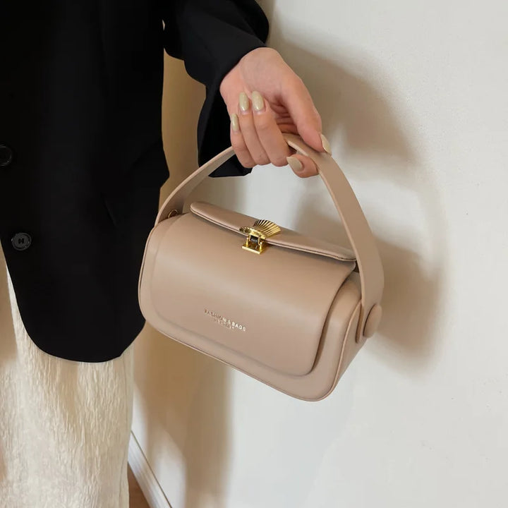 Avellie Handbag and shoulder bag with minimalist retro buckle | Elegant and versatile design