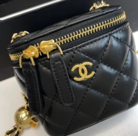 Avellie Chanel Vanity Bag - Elegant design